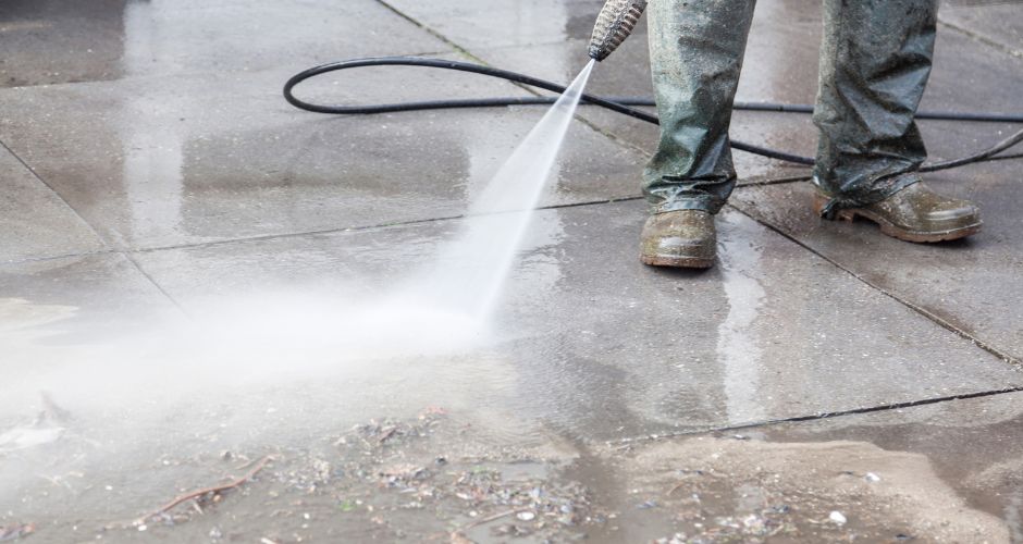 High-Pressure Cleaning vs. Traditional Cleaning Methods