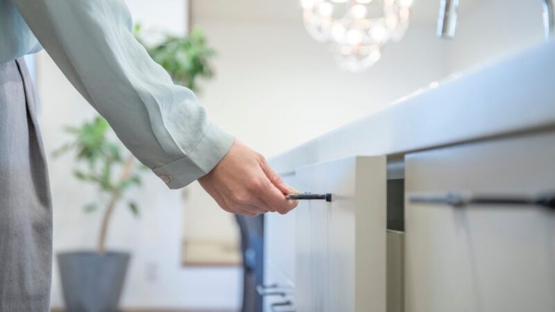 Are Pull-Out Drawers for Cabinets Worth It?